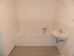 Moderne Wohnung für Paare mit Wohnberechtigungsschein - 04-Bad.JPG